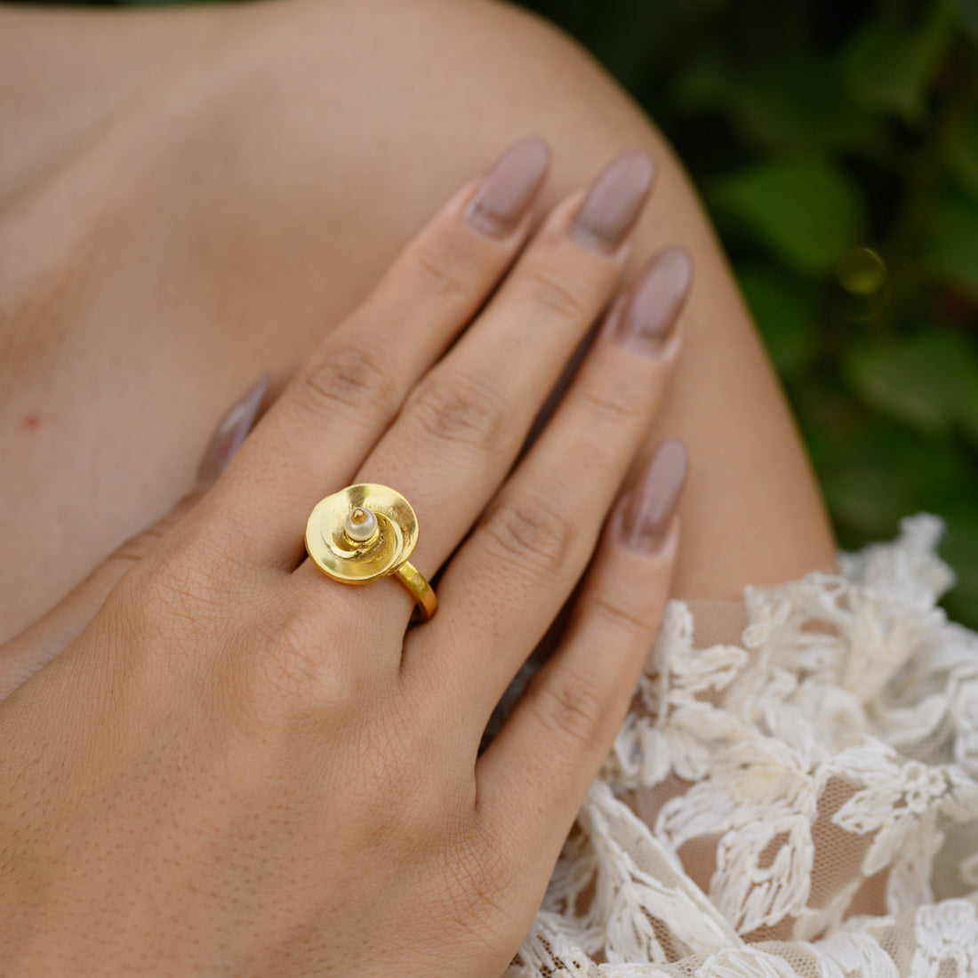 Shell Shaped Ring With Pearl