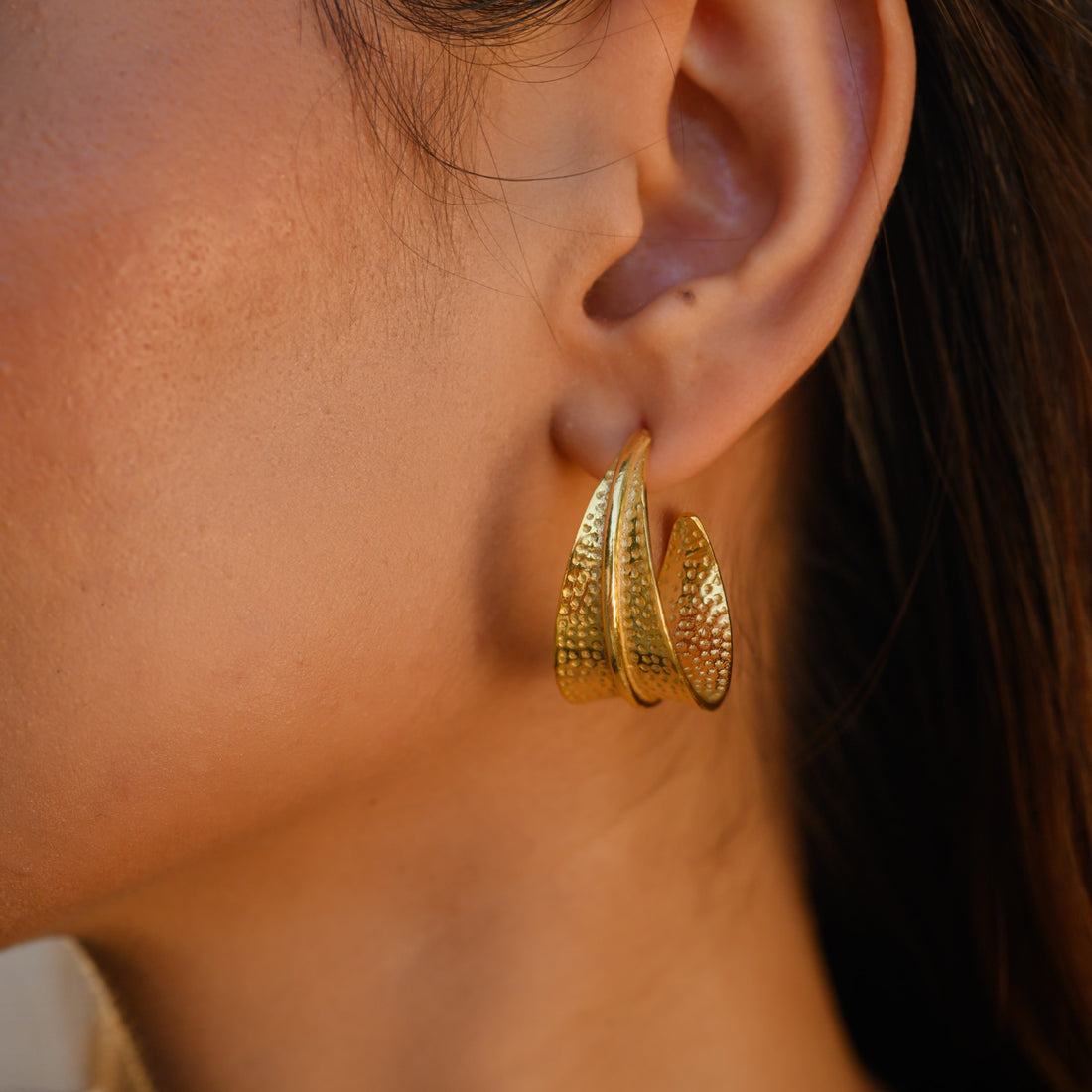 STATEMENT LEAF EARRING