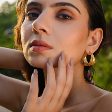 STATEMENT LEAF EARRING