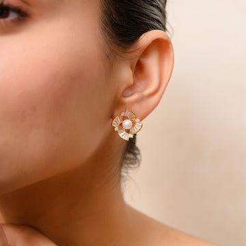 CRYSTAL BAGUETTE PEARL STUDS