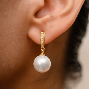 PEARL SLEEK EARRINGS