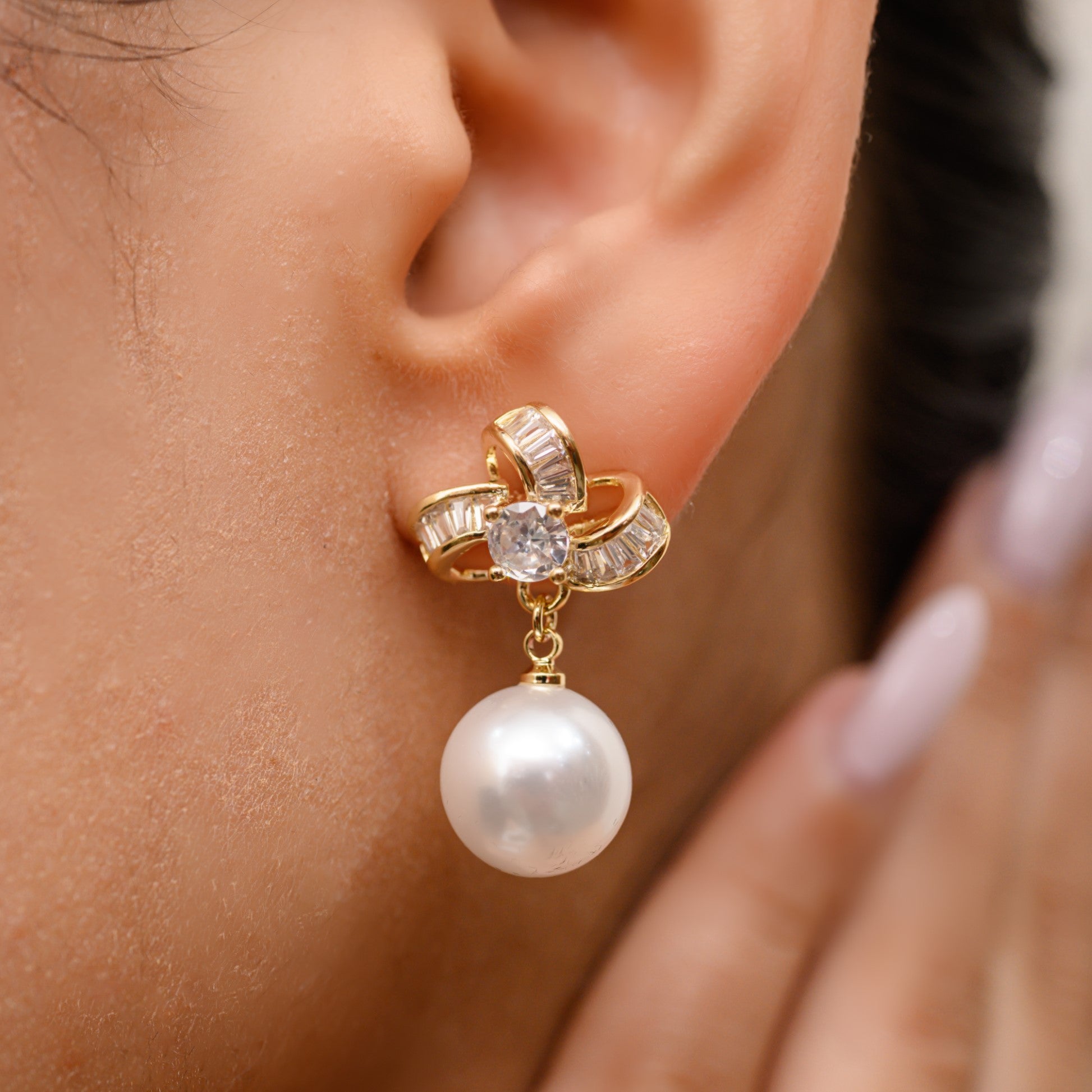 CLOVER FLOWER PEARL EARRING