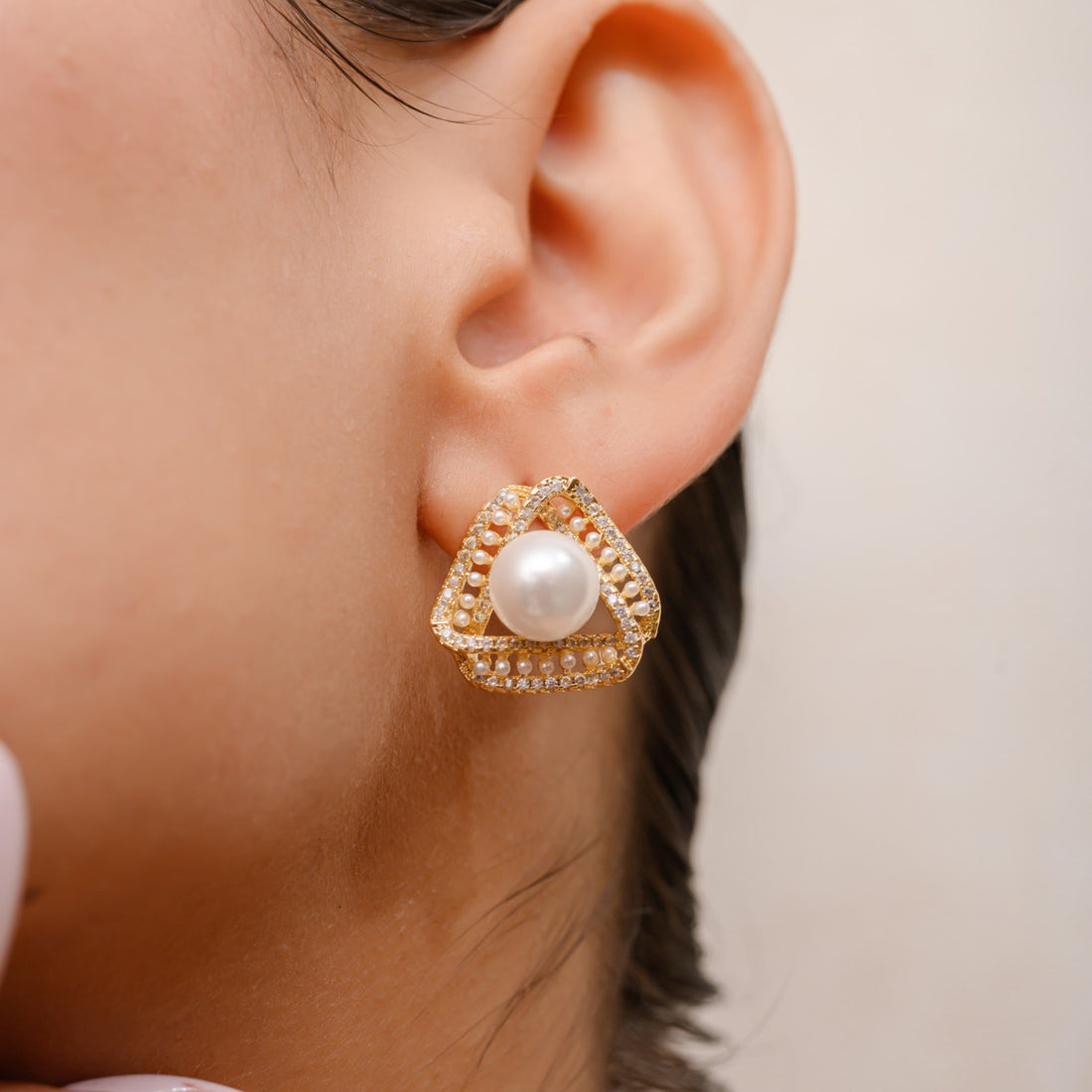 STATEMENT TRIANGLE PEARL STUDS