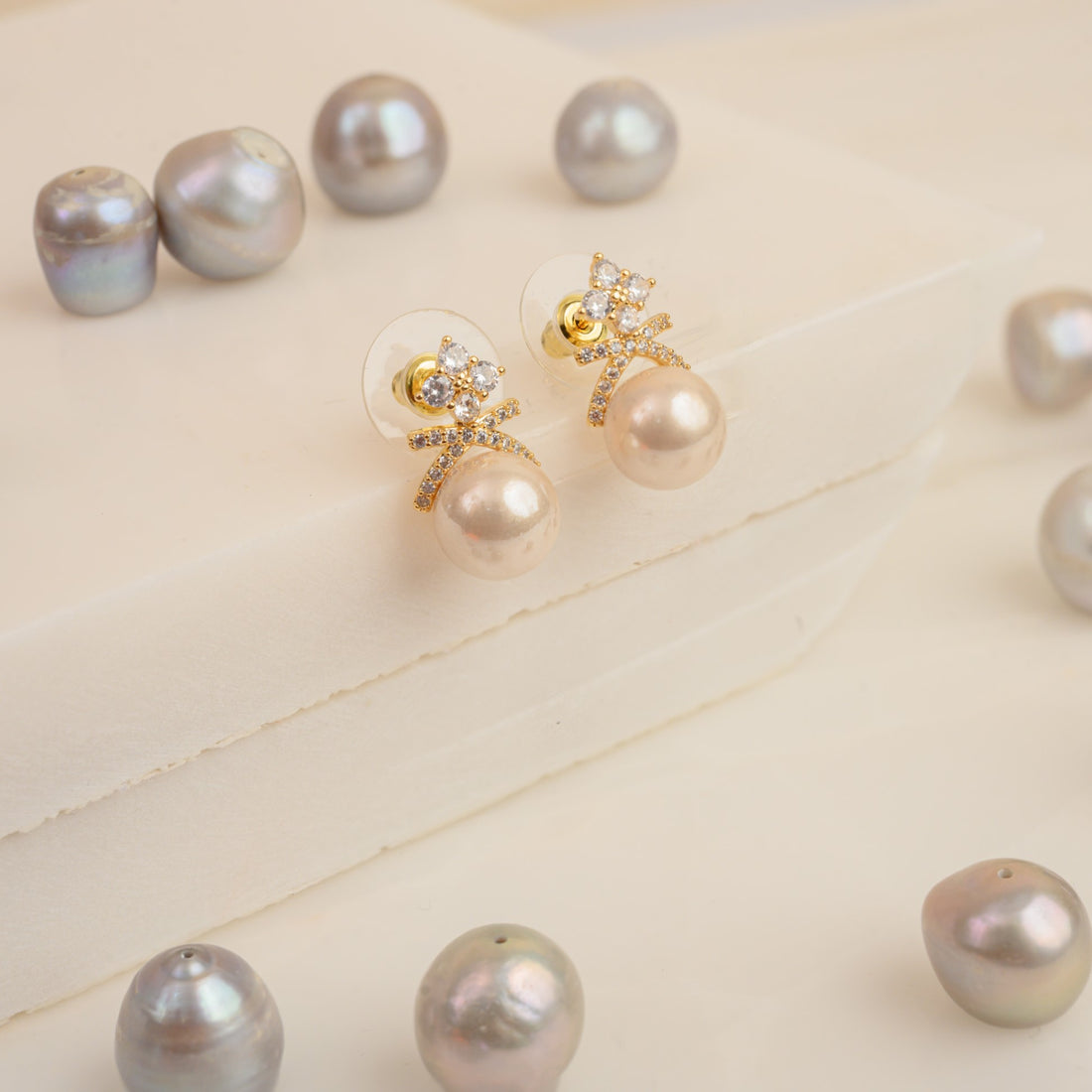 ELEGENT PEARL EARRING